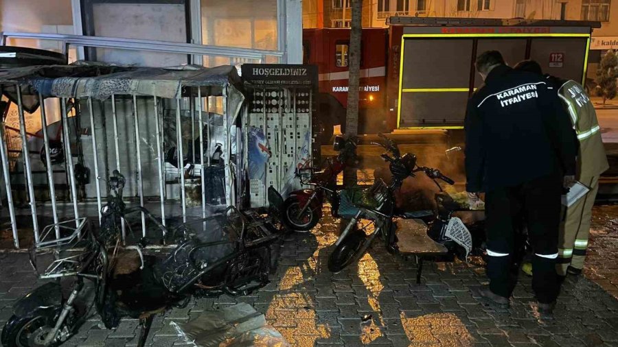 Karaman’da Şarja Bırakılan Elektrikli Bisikletler Yandı