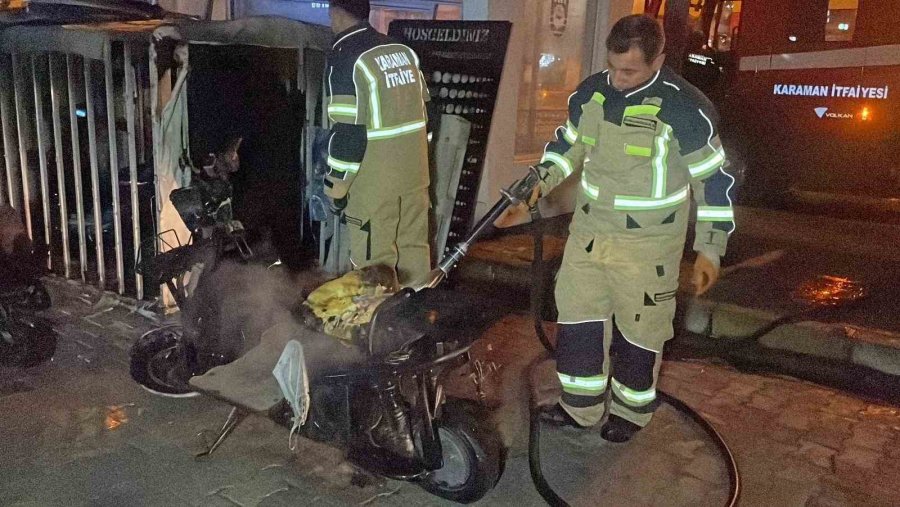 Karaman’da Şarja Bırakılan Elektrikli Bisikletler Yandı