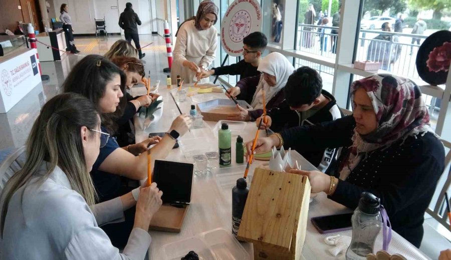 Mersin’de Hastalar Ve Sağlık Çalışanları Sanatta Buluştu