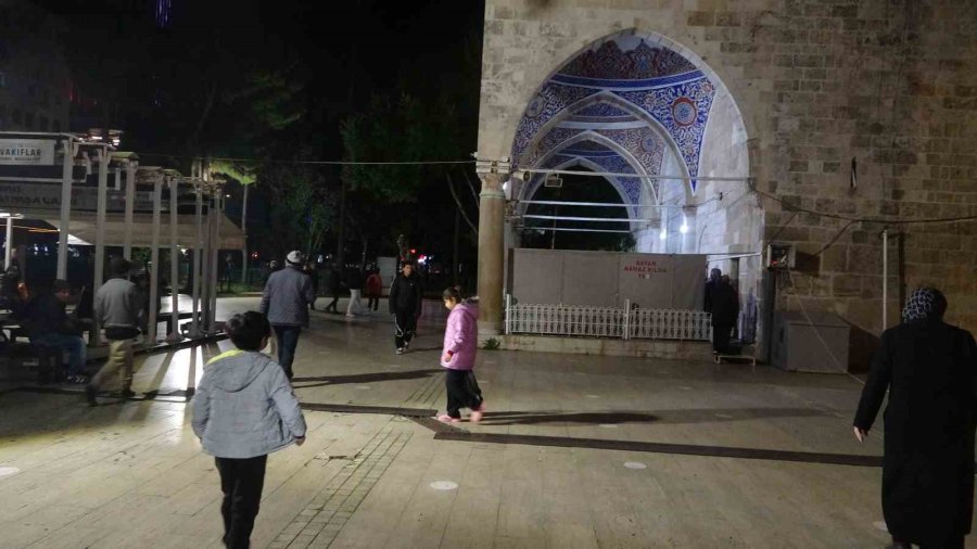 Miraç Kandili’nde Antalya’da Camiler Doldu