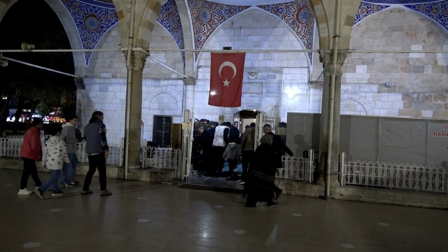 Miraç Kandili’nde Antalya’da Camiler Doldu