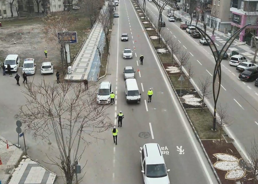 Aksaray’da 164 Polisle "huzurlu Sokaklar" Uygulaması