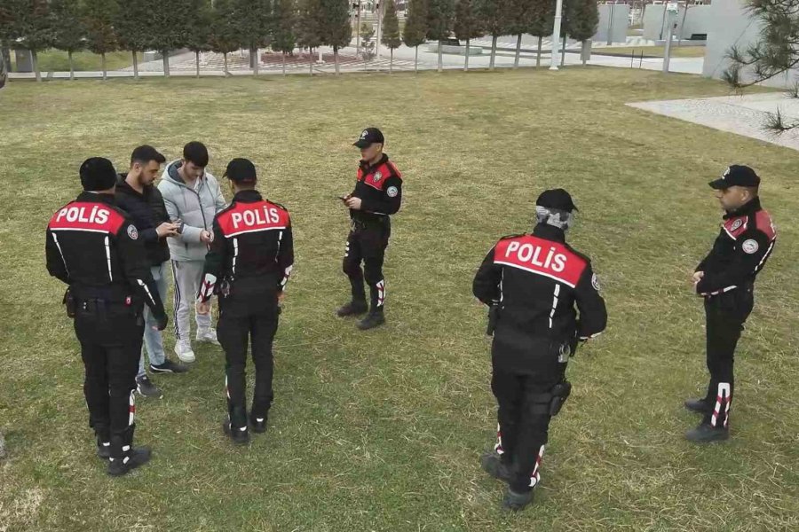 Aksaray’da 164 Polisle "huzurlu Sokaklar" Uygulaması