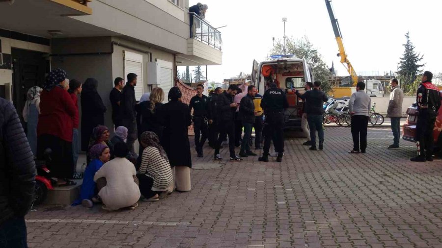 Ağabeyini Silahla Vurarak Öldürdü, Diğer Ağabeyinin Eşini De Yaraladı