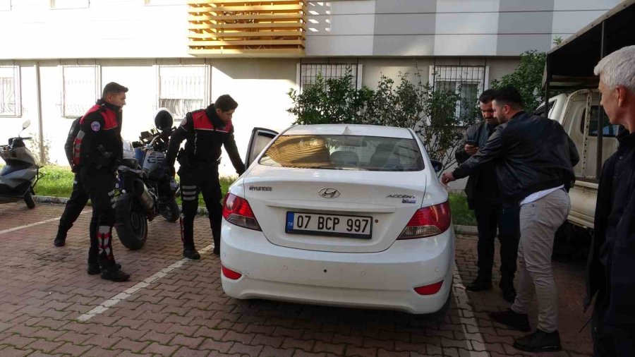 Ağabeyini Silahla Vurarak Öldürdü, Diğer Ağabeyinin Eşini De Yaraladı