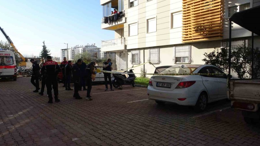 Ağabeyini Silahla Vurarak Öldürdü, Diğer Ağabeyinin Eşini De Yaraladı