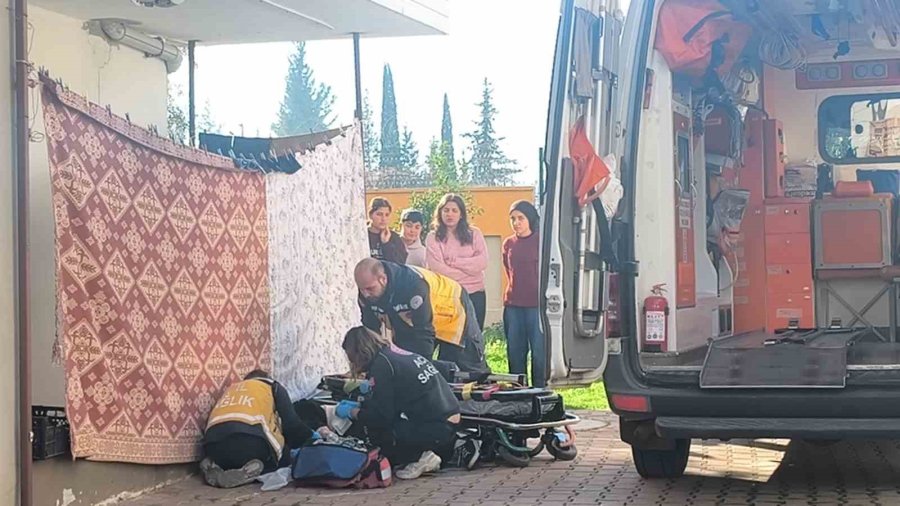 Ağabeyini Silahla Vurarak Öldürdü, Diğer Ağabeyinin Eşini De Yaraladı