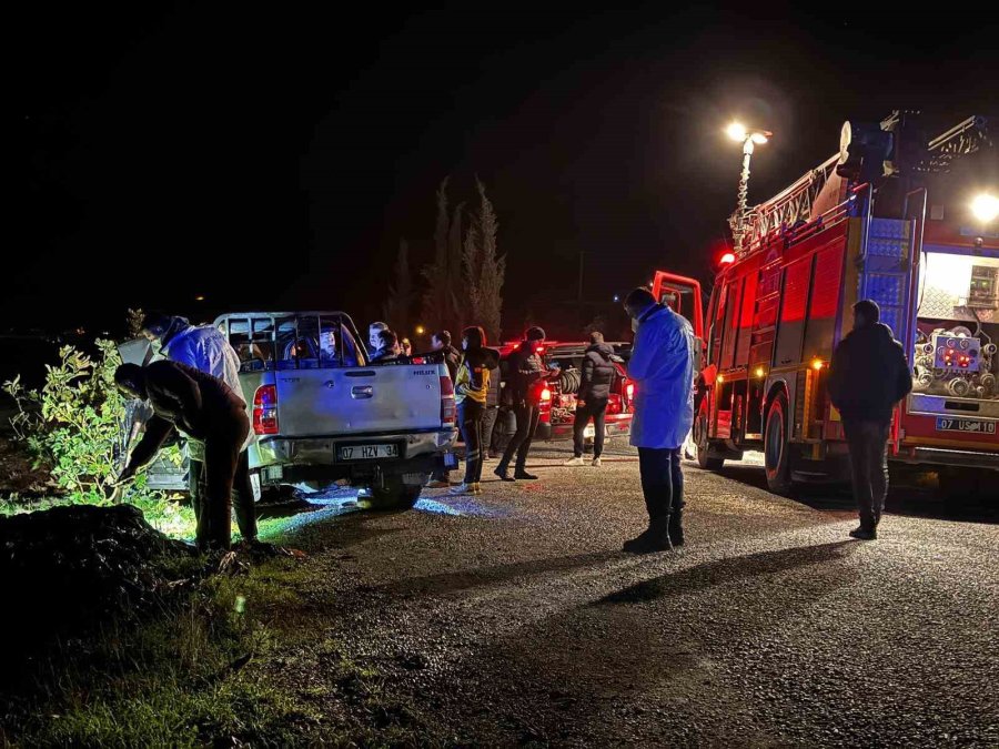 Antalya’da Araç İçinde Yanmış Ceset Bulundu