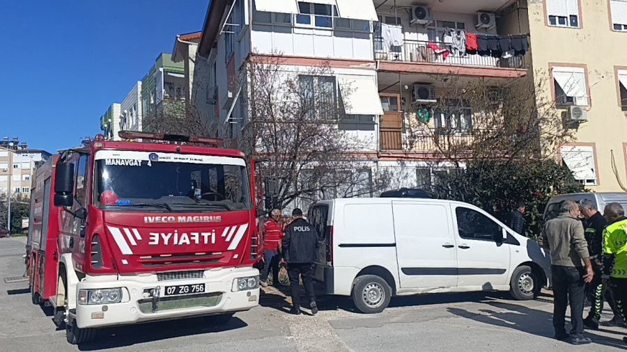 Antalya’da Binanın Bodrum Katı Çıkan Yangında Küle Döndü