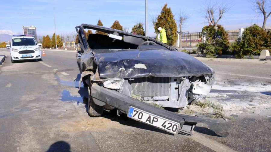 Telefonla Uğraşırken Takla Atan Otomobilden Yara Almadan Kurtuldu