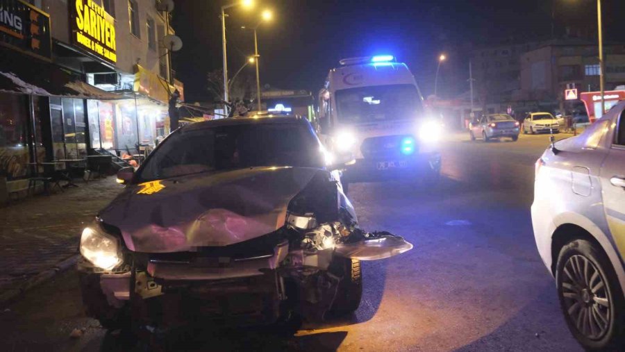 Karaman’da Otomobiller Çarpıştı: 1 Yaralı