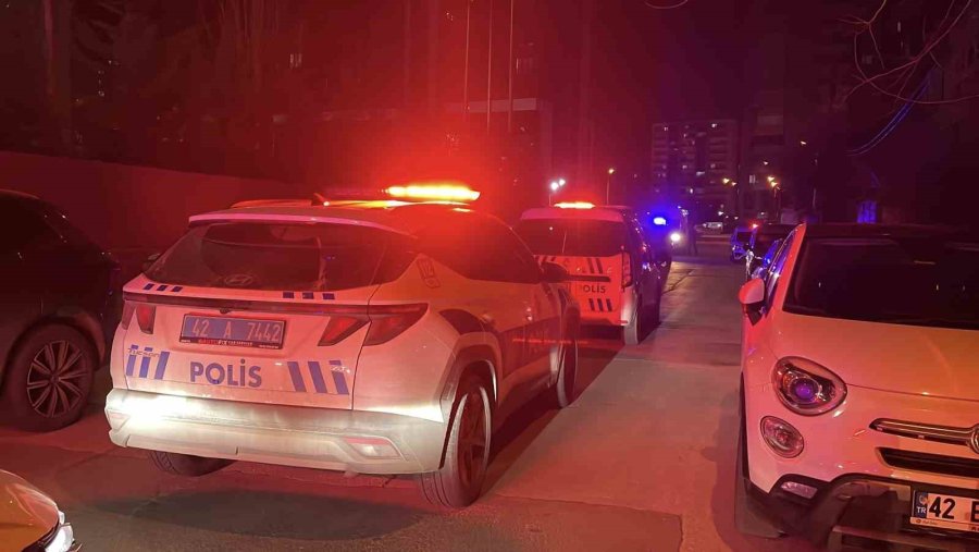 Kız Kardeşini Öldürdü, Annesini Ağır Yaralayıp İntihar Etti