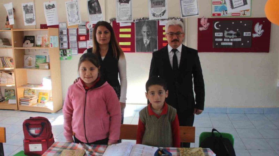 Köy Okulu 2 Öğrenci İçin Açık: Öğrenciler Karnelerini Aldı