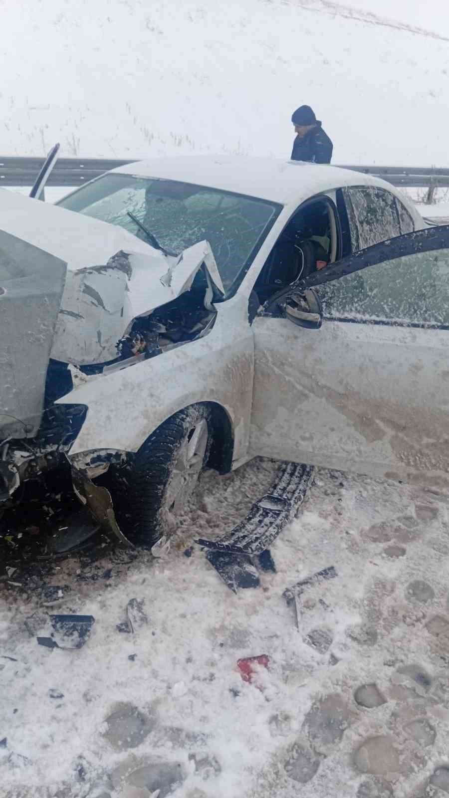 Aksaray’da Trafik Kazası: 3 Yaralı