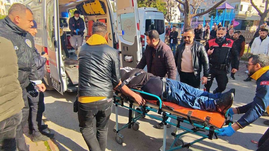 Antalya’da İşyerini Kendini Kilitleyip Yangın Çıkaran Pideci, Camları Kırıp İçeriye Giren İtfaiye Ekiplerince Baygın Bulundu