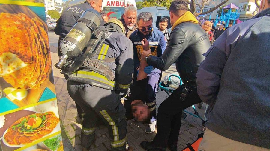 Antalya’da İşyerini Kendini Kilitleyip Yangın Çıkaran Pideci, Camları Kırıp İçeriye Giren İtfaiye Ekiplerince Baygın Bulundu