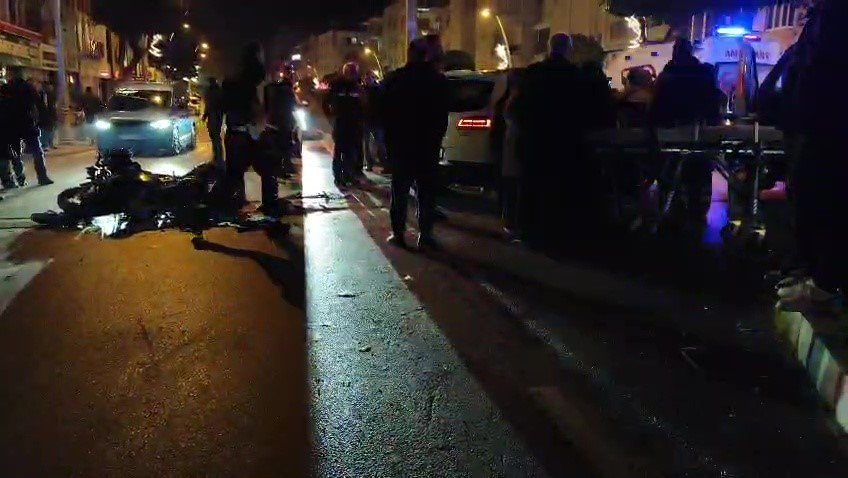 Kaskını Kız Arkadaşına Verdiği Feci Kazada Hayatını Kaybetti