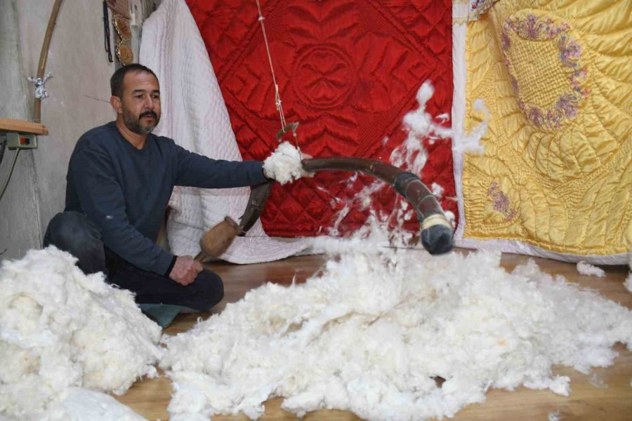 Son Hallaçlar, Teknolojiye Direniyor