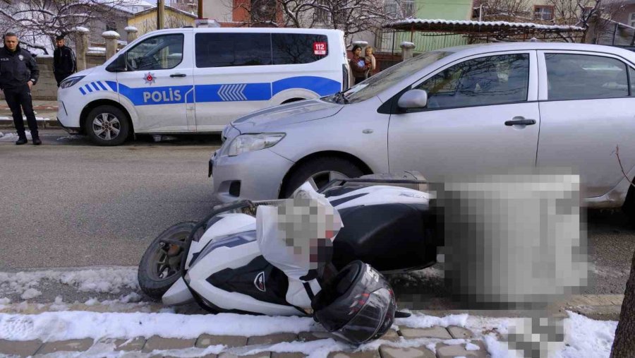 Karaman’da Otomobille Motokurye Çarpıştı: 1 Yaralı