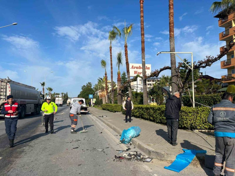 Kamyonun Arkadan Çarptığı Çöp Kamyonu Devrildi: 1’i Ağır 3 İşçi Yaralandı