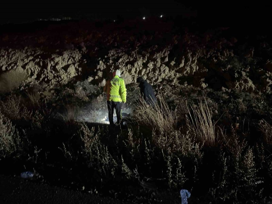 Eşi Araç Çarpması Sonucu Öldü, Olay Yerinden Ayrılan Kocası Polise ’ot Topluyorduk’ Dedi