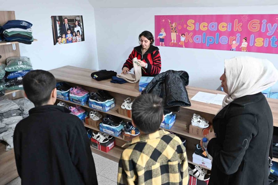 Mersin Büyükşehir Belediyesi, Kıyafet Evleri İle Ailelerin Yükünü Hafifletiyor