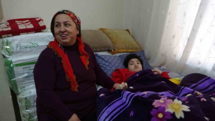 Baldızının Vasiyetine 10 Yıldır ’evlat’ Gibi Bakıyor: ’yaşamaz’ Dediler, Canları Oldu