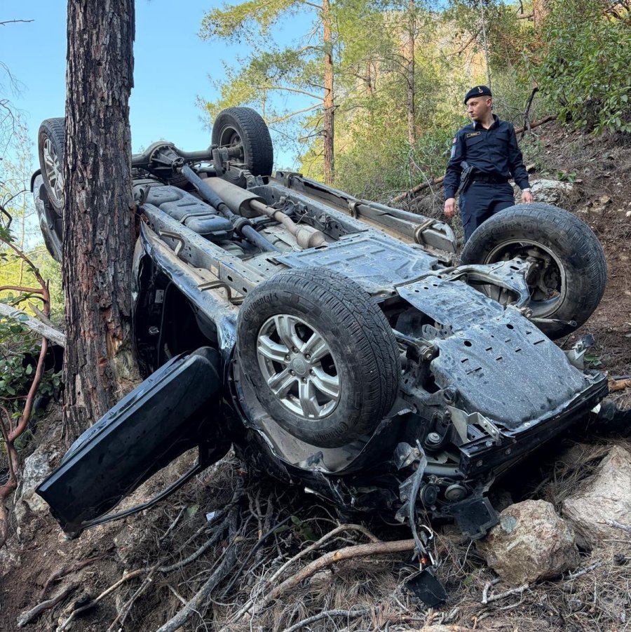 Otomobil Uçuruma Yuvarlandı, Çocuk Sürücü Hayatını Kaybetti