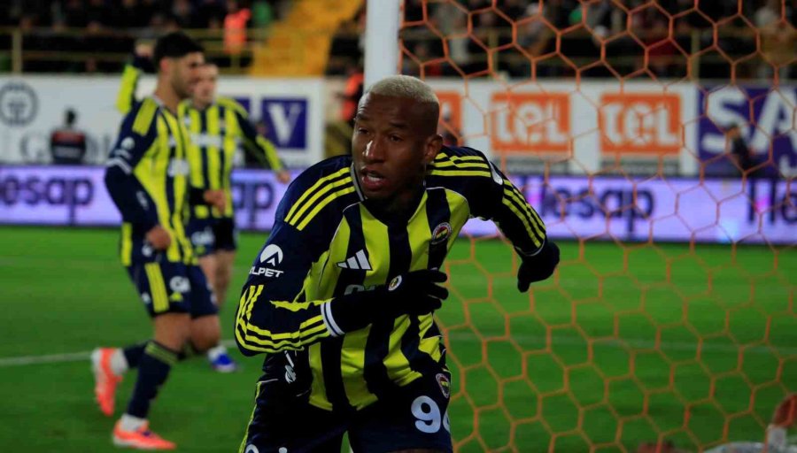 Trendyol Süper Lig: Corendon Alanyaspor: 2 - Fenerbahçe: 1 (maç Devam Ediyor)