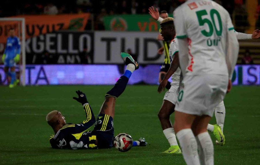 Trendyol Süper Lig: Corendon Alanyaspor: 2 - Fenerbahçe: 1 (maç Devam Ediyor)