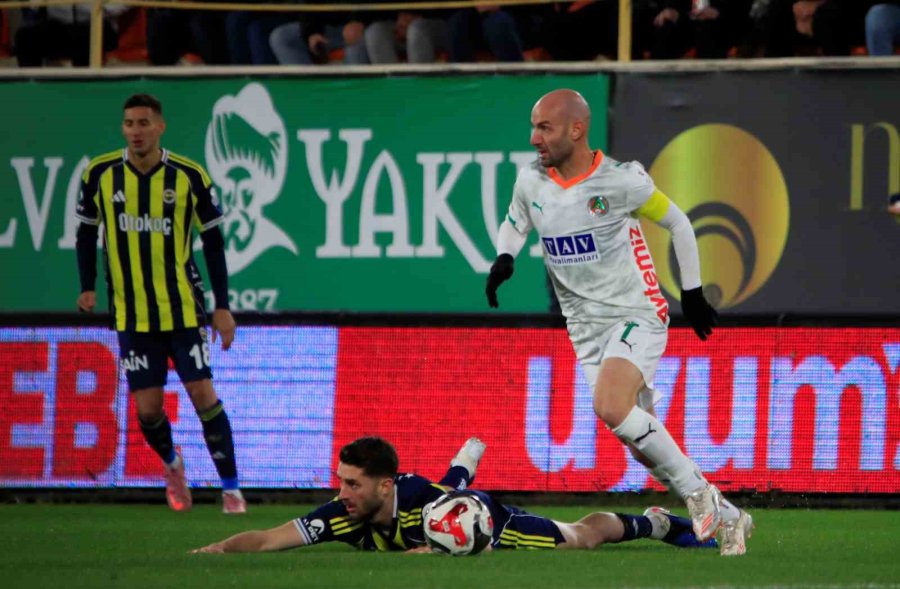 Trendyol Süper Lig: Corendon Alanyaspor: 2 - Fenerbahçe: 1 (maç Devam Ediyor)