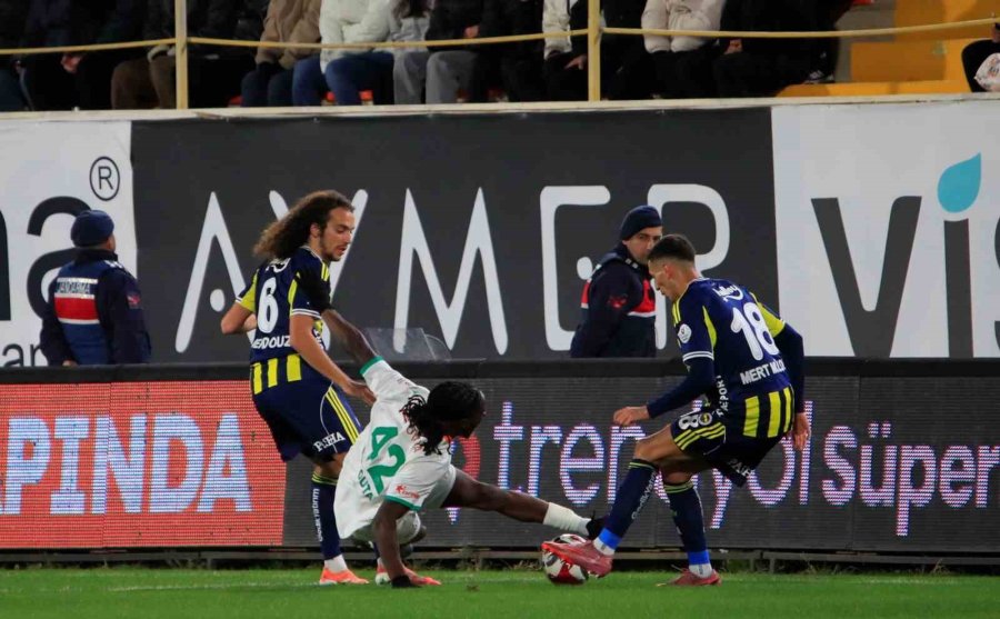 Trendyol Süper Lig: Alanyaspor: 2 - Fenerbahçe: 1 (ilk Yarı)