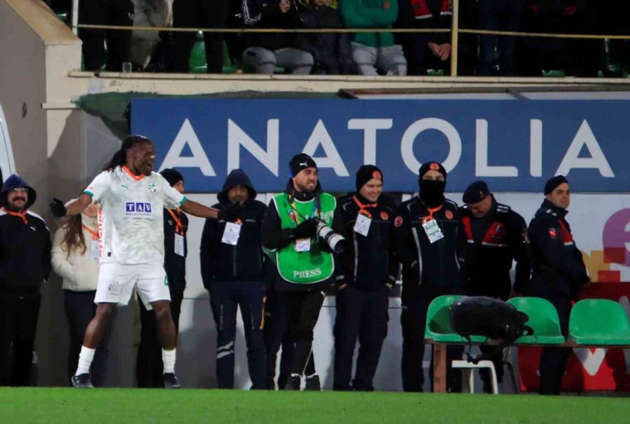 Trendyol Süper Lig: Alanyaspor: 2 - Fenerbahçe: 1 (ilk Yarı)