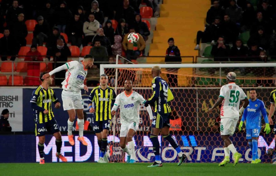 Trendyol Süper Lig: Corendon Alanyaspor: 2 - Fenerbahçe: 3 (maç Sonucu)