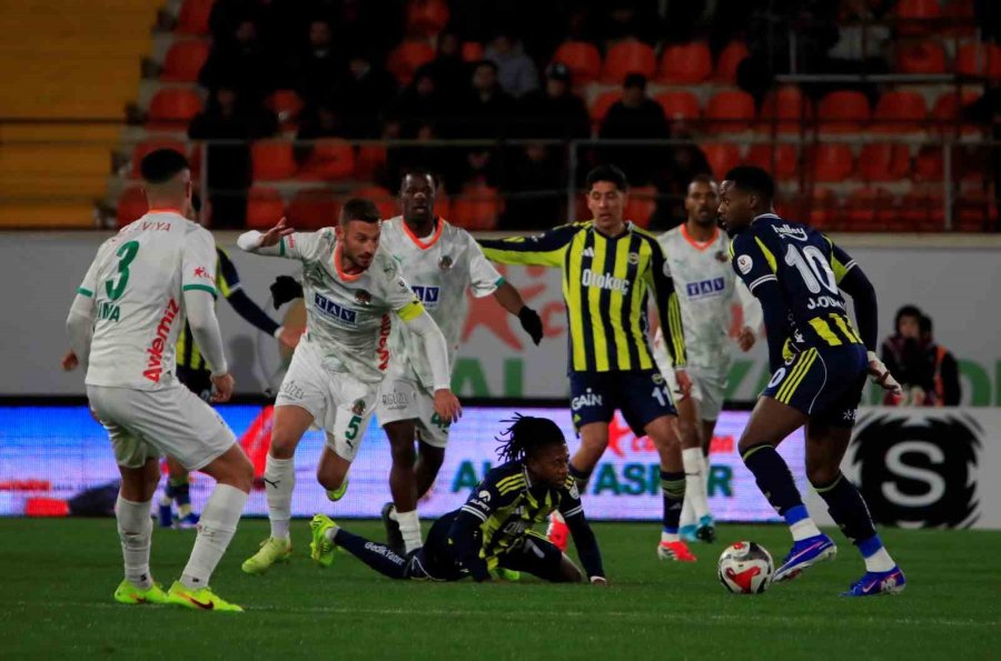 Trendyol Süper Lig: Corendon Alanyaspor: 2 - Fenerbahçe: 3 (maç Sonucu)