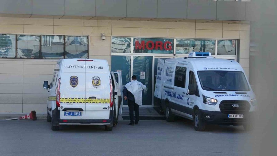 Yol Kenarında Ölü Bulunan 14 Yaşındaki Çocuğun Ailesi Gözyaşlarına Boğuldu