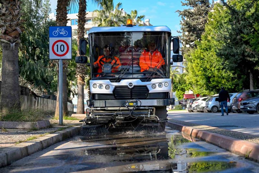 Mersin Büyükşehir Belediyesi, Temizlik Filosuna 22 Yol Süpürme Aracı Ekledi