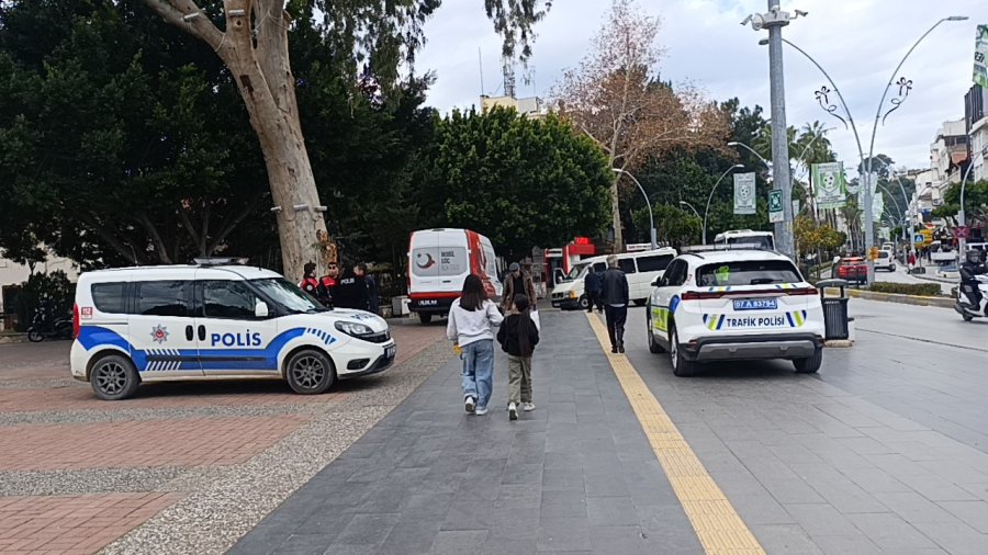 Emniyetin Teknolojik Gücü ’gözcü’, Hapis Cezası Bulunan Firariyi Araç Sürerken Tespit Etti