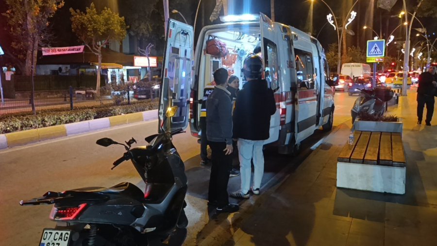 Antalya’da Devrilen Motosikletin Sürücüsü Yaralandı