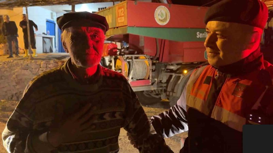 Antalya’da Evleri Tehdit Eden Orman Yangını Kontrol Altına Alındı