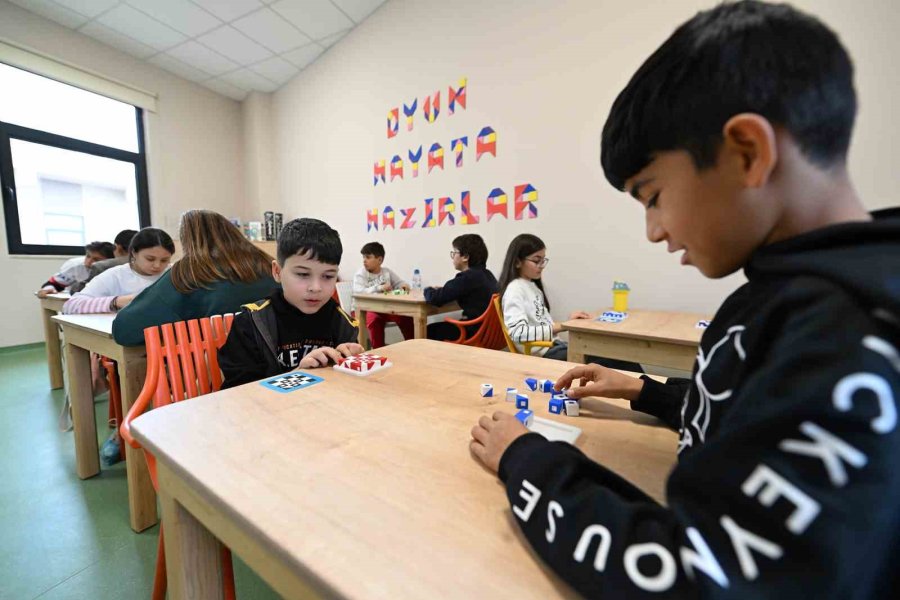 Mersin’de Çocuklar Hem Öğreniyor Hem Sosyalleşiyor