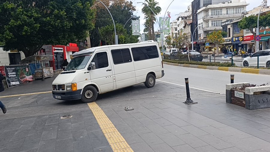 Emniyetin Teknolojik Gücü ’gözcü’, Hapis Cezası Bulunan Firariyi Araç Sürerken Tespit Etti