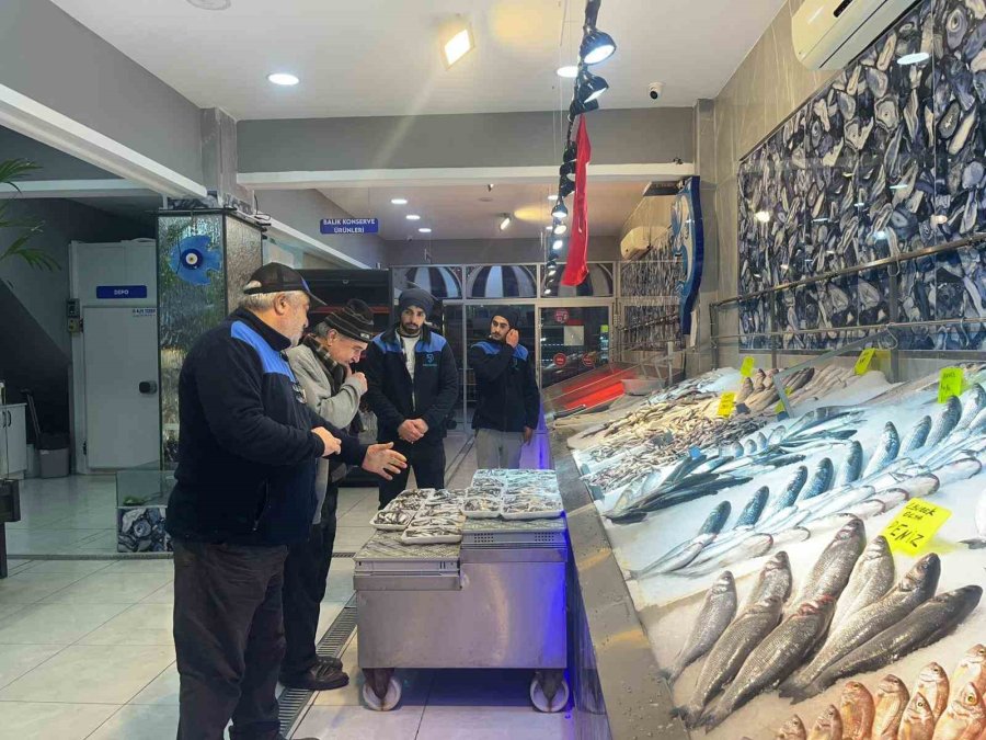 Alanyalı Balıkçıdan Şehit Ve Gazilerin Ailelerine Ücretsiz Balık