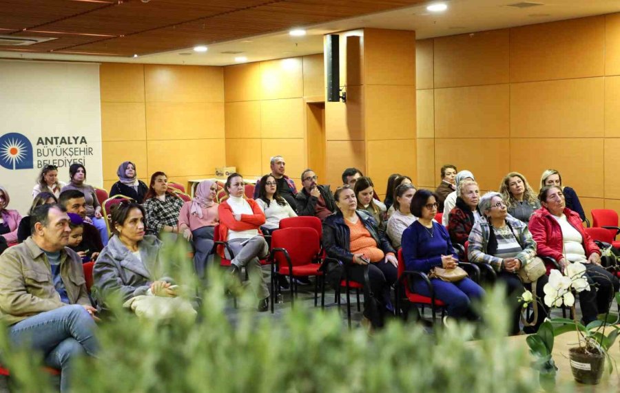 Orkide Bakımı Uygulamalı Olarak Anlatıldı
