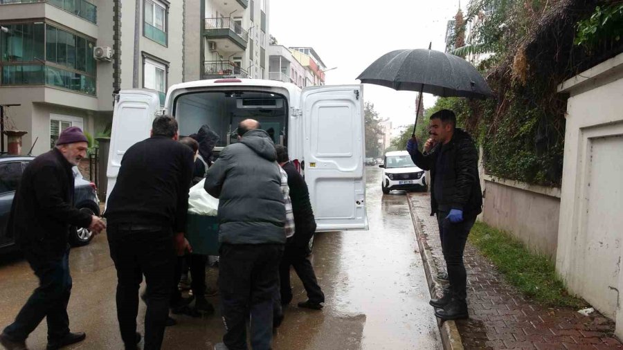 Antalya’da Yaşlı Kadın Evinde Ölü Bulundu