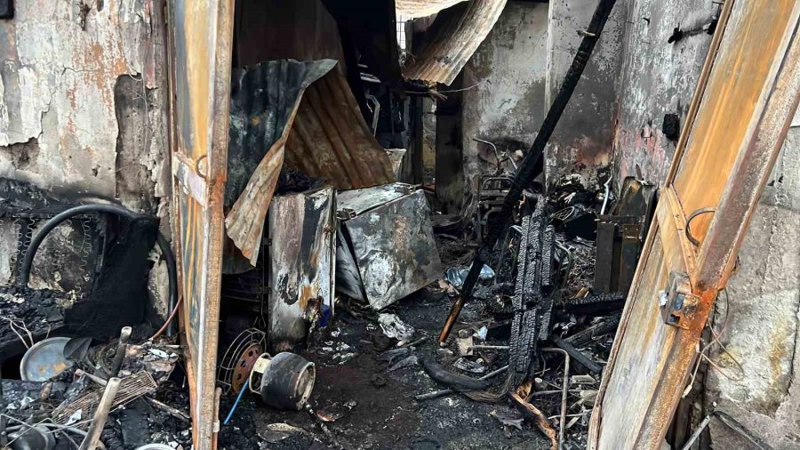 Mersin’de Kundaklanan Evde 58 Yaşındaki Kişi Ağır Yaralandı