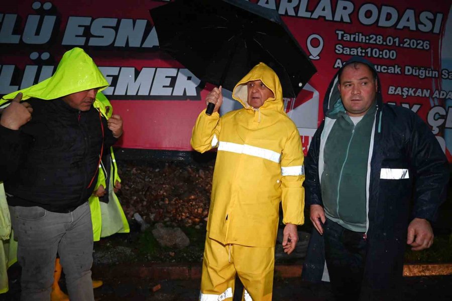 Kemer’de Sağanak Etkili Oldu