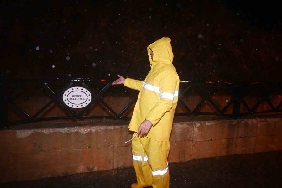 Kemer’de Sağanak Etkili Oldu