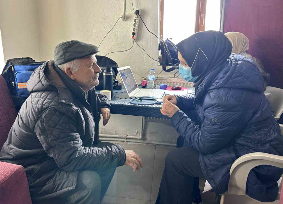 Mobil Sağlık Timleri, Köy Köy Gezerek Sağlık Dağıtıyor