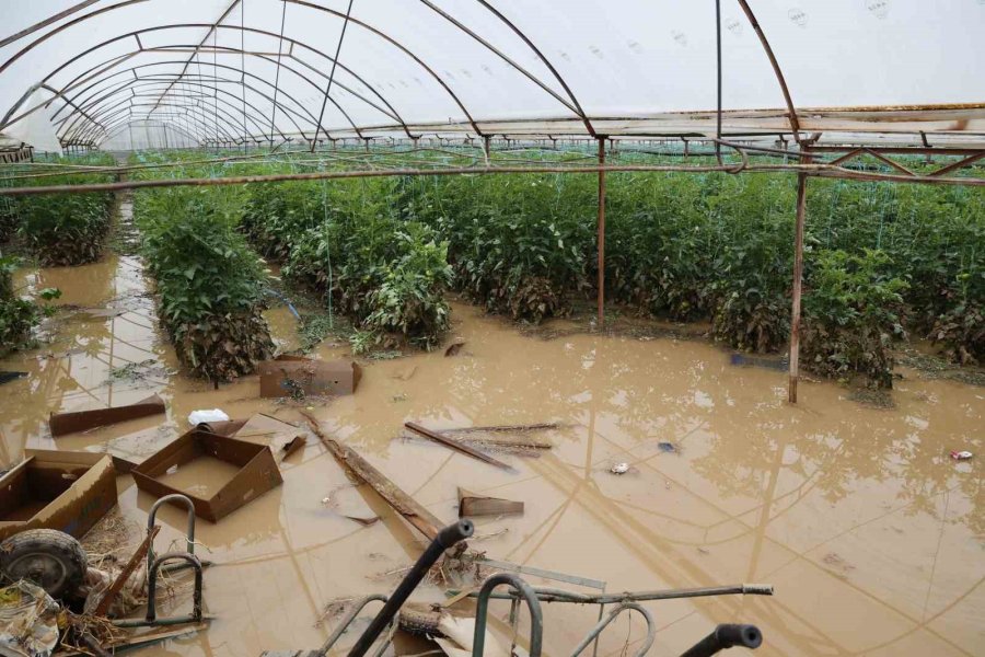 Büyükşehir, Yağıştan Etkilenen 3 İlçe İçin Hasar Tespit Çalışması Başlattı